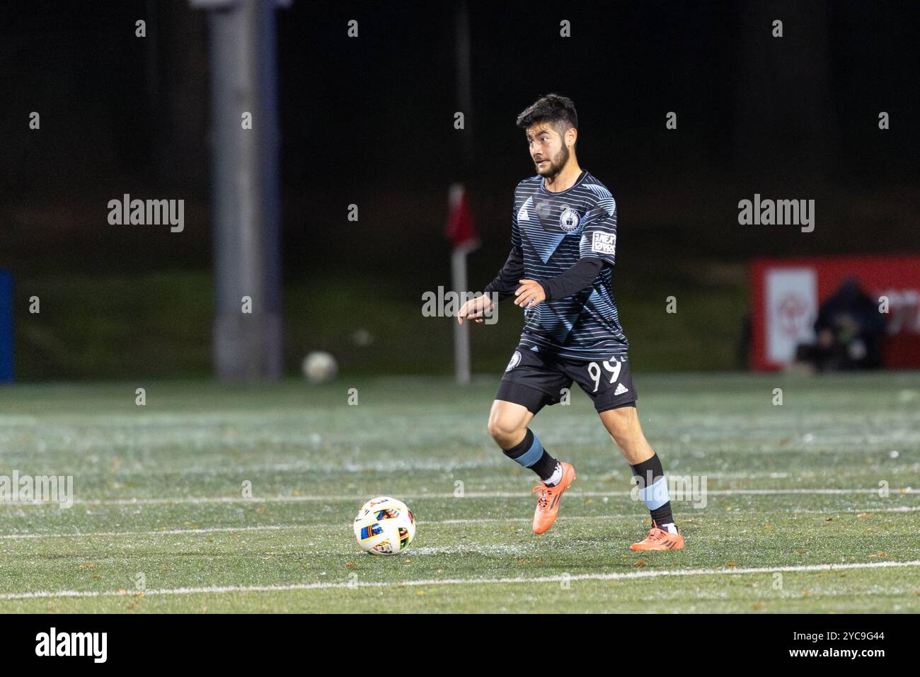 Twquilla, Washington, États-Unis. 20 octobre 2024. Le payeur de Tacoma Defiance, DYLAN TEVAS #99, prend le ballon à travers le terrain, dans la 1ère moitié du match, Tacoma Deviance vs Ventura County FC, avec Tacoma Defiance gagnant 4-0, dans le premier tour du match éliminatoire MLS Next Pro. (Crédit image : © Melissa Levin/ZUMA Press Wire) USAGE ÉDITORIAL SEULEMENT! Non destiné à UN USAGE commercial ! Banque D'Images