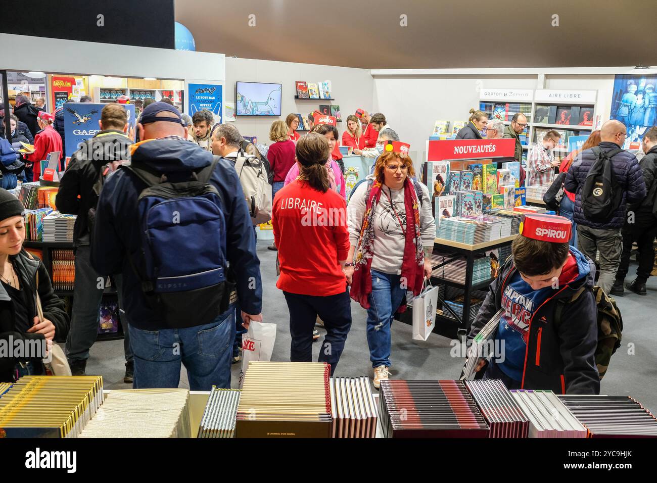 51e Festival International de la bande dessinée d'Angoulême (centre-ouest de la France) le 25 janvier 2024 : ambiance sur les stands des éditeurs de bandes dessinées *** Capti locaux Banque D'Images