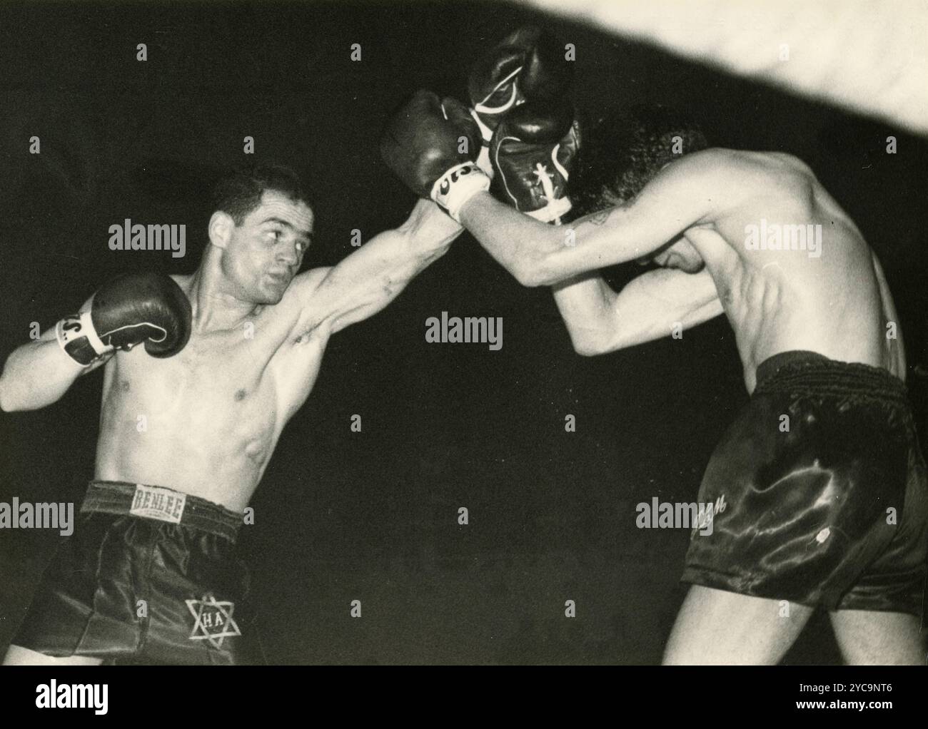 Boxeur professionnel français Alphonse Halimi et Jose Luis Martinez, Italie 1959 Banque D'Images