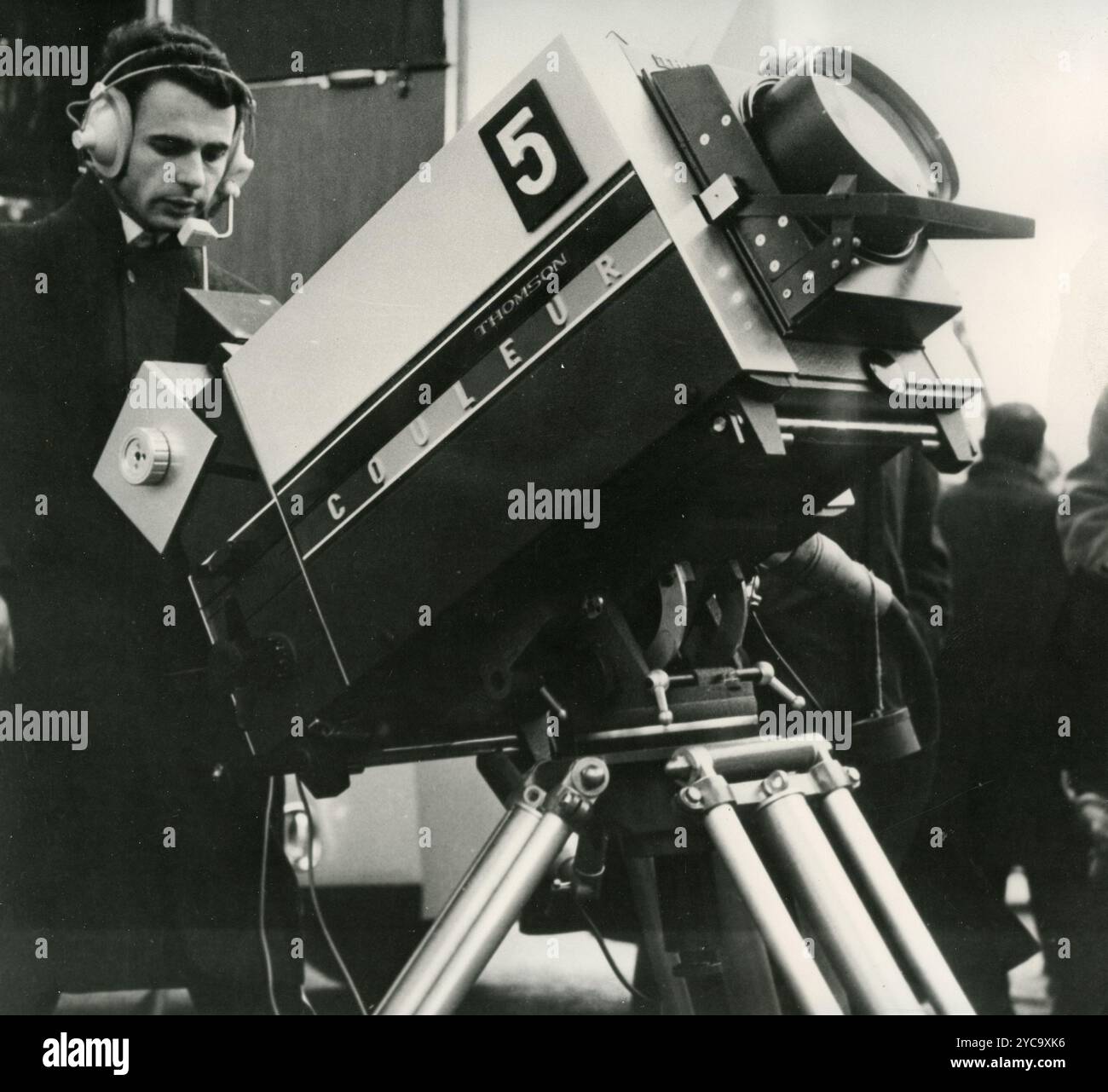 Caméra couleur de télévision filmant les Jeux olympiques d'hiver à Grenoble, France 1968 Banque D'Images