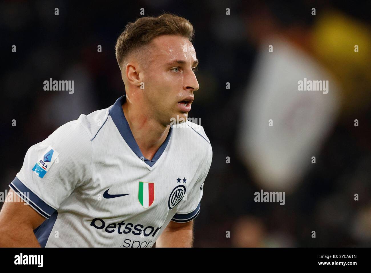 Davide Frattesi de l’Inter regarde pendant le match de football Serie A COMME Roma - Inter FC Stadio Olimpico le 20 octobre 2024 à Rome, Italie Banque D'Images