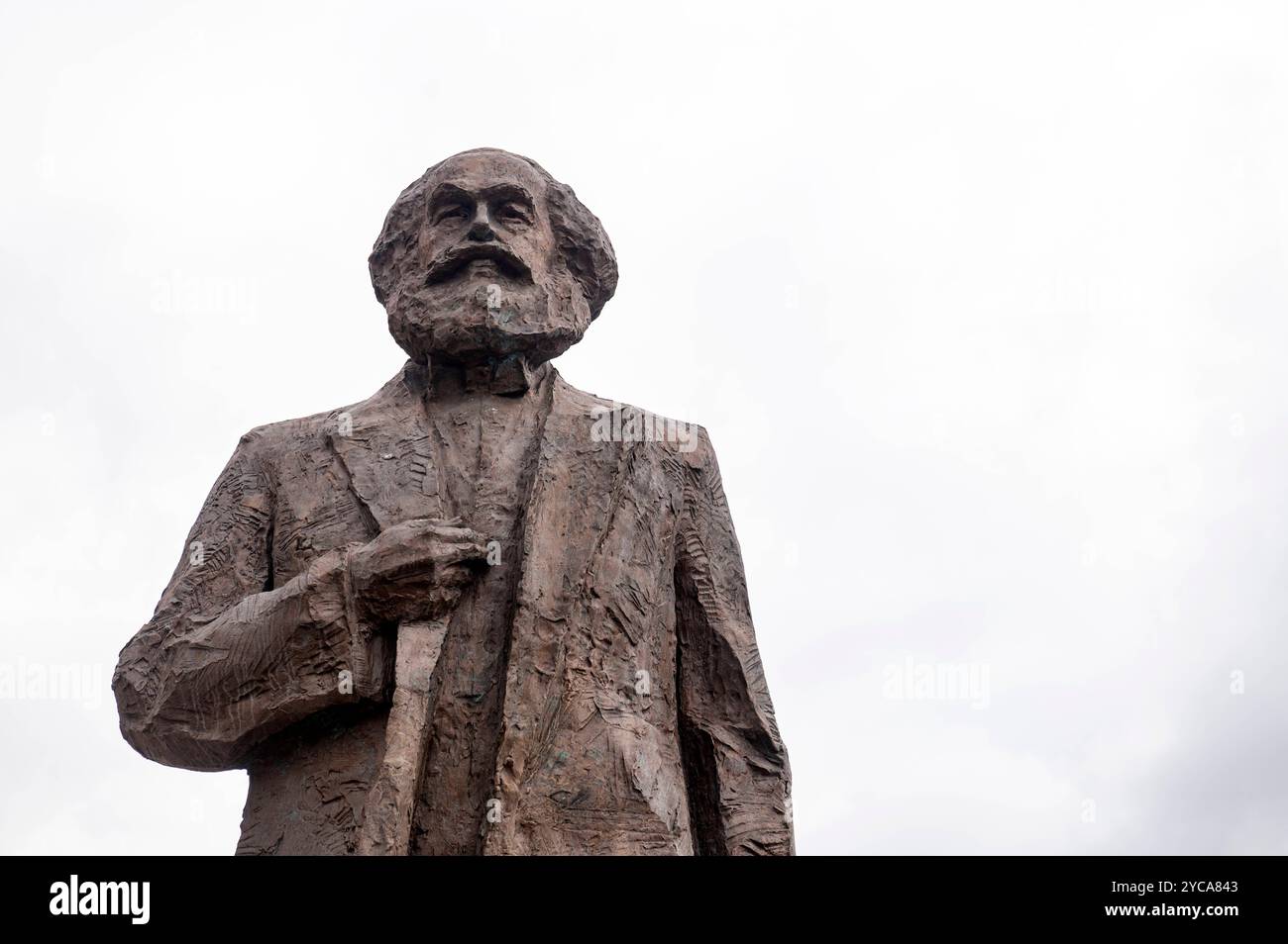 Trèves Allemagne 3 octobre 2024 Statue de Karl Marx Marx est né dans la ville en 1818. denkmal Banque D'Images