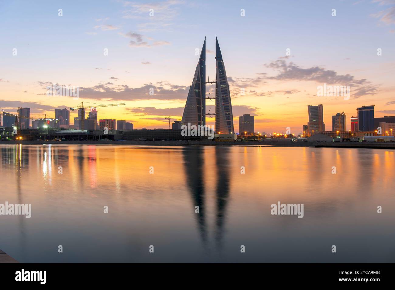 Gratte-ciel du World Trade Center et horizon de Manama City Bahreïn Banque D'Images