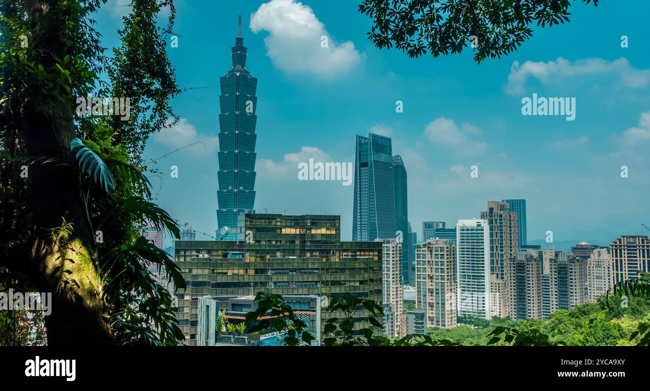 Vue panoramique de Taipei, Taïwan skyline depuis Xiangshan Elephant Mountain Banque D'Images