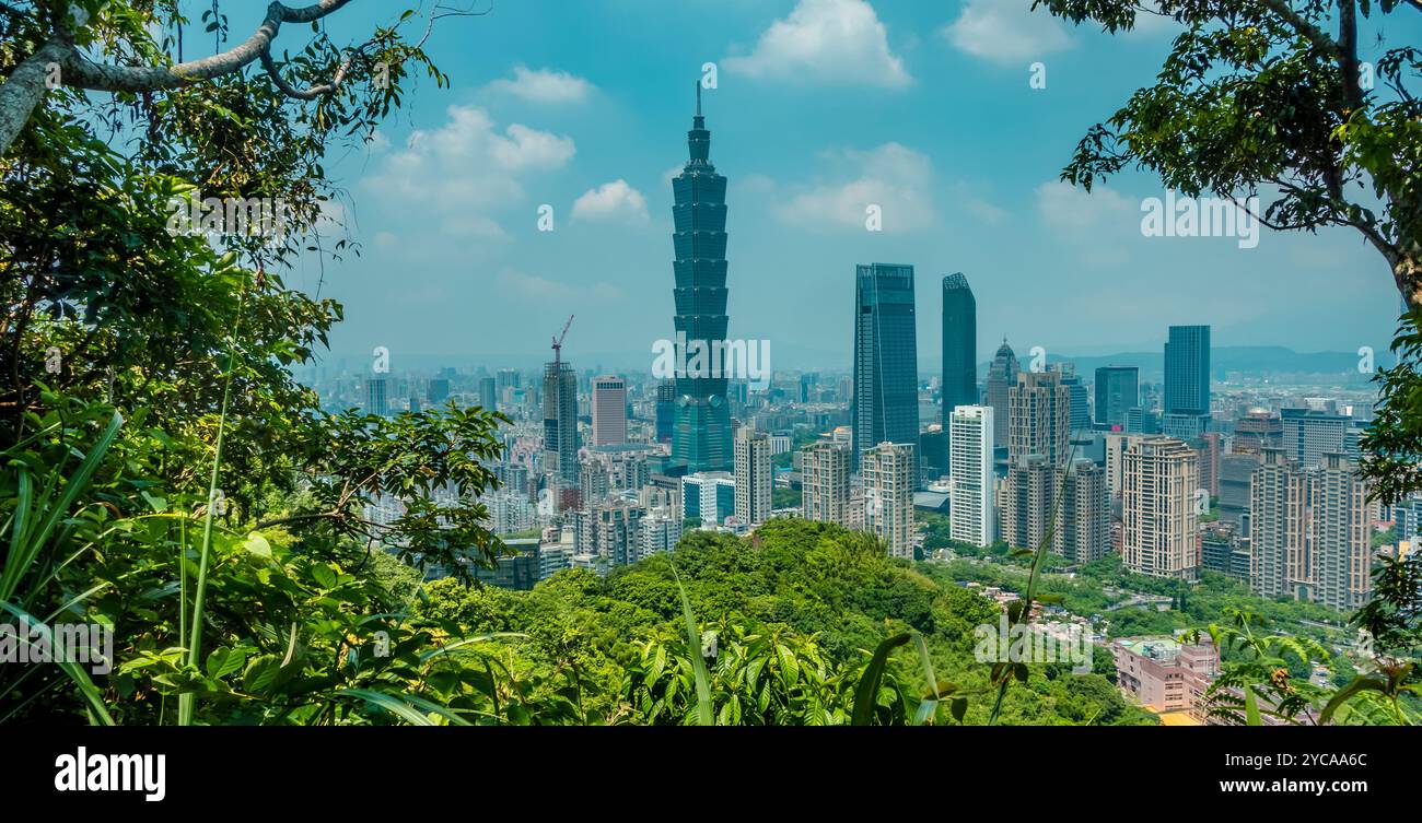 Vue panoramique de Taipei, Taïwan skyline depuis Xiangshan Elephant Mountain Banque D'Images