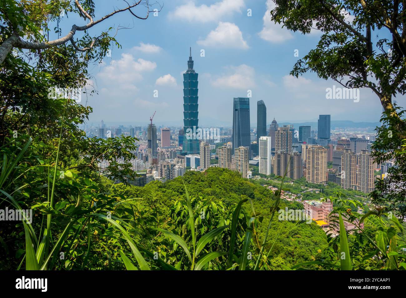 Vue panoramique de Taipei, Taïwan skyline depuis Xiangshan Elephant Mountain Banque D'Images