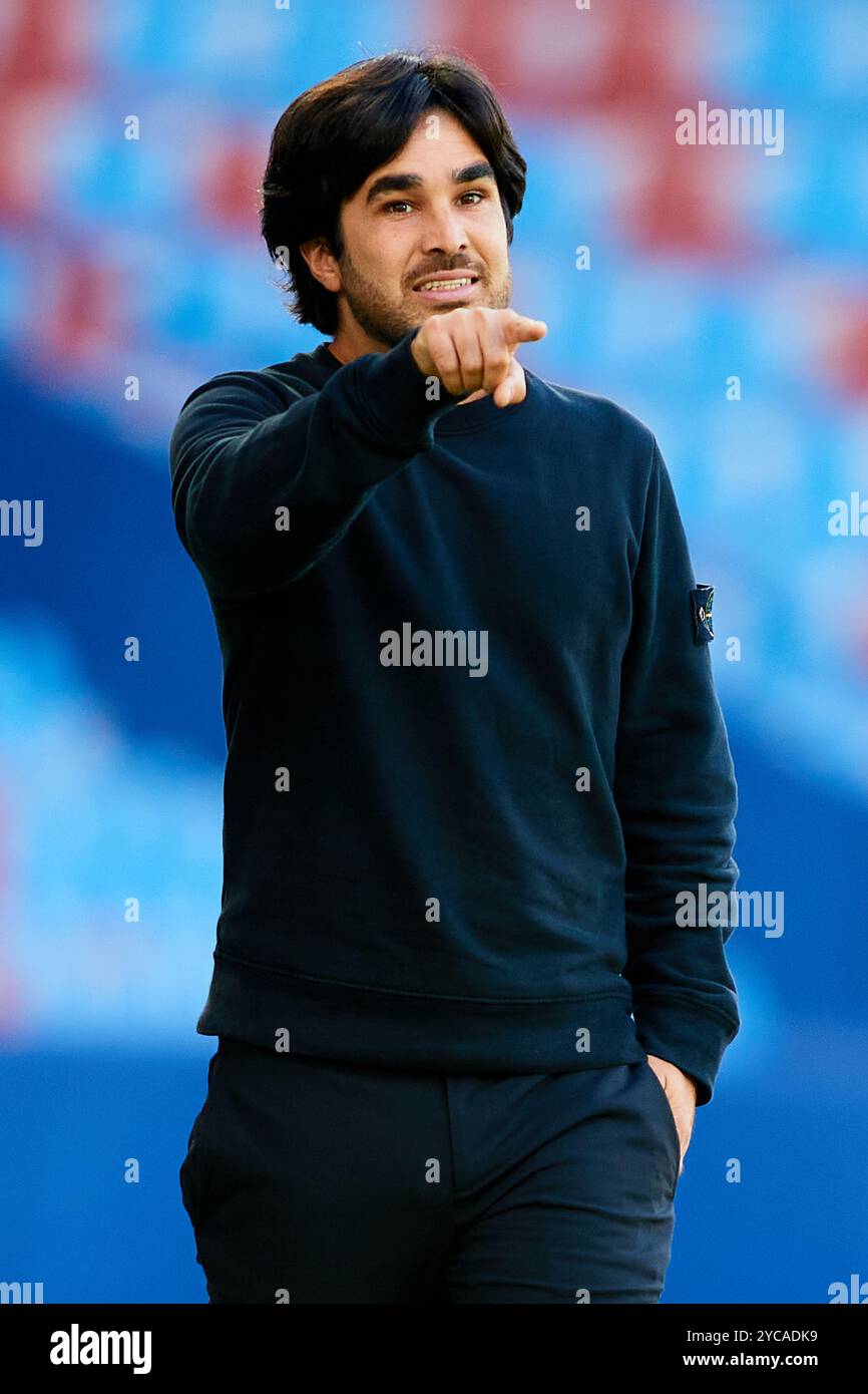 VALENCE, ESPAGNE - 20 OCTOBRE : Pere Romeu, entraîneur-chef du FC Barcelone, réagit lors du match entre Levante UD Women et FC Barcelona Women, correspon Banque D'Images