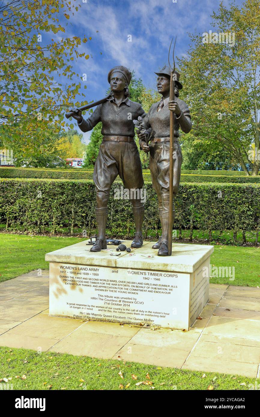 Women’s Land Army and Timber corps Tribute Memorial Memorial Memorial Memorial Arboretum, Alrewas près de Lichfield, Staffordshire, Angleterre, Royaume-Uni Banque D'Images