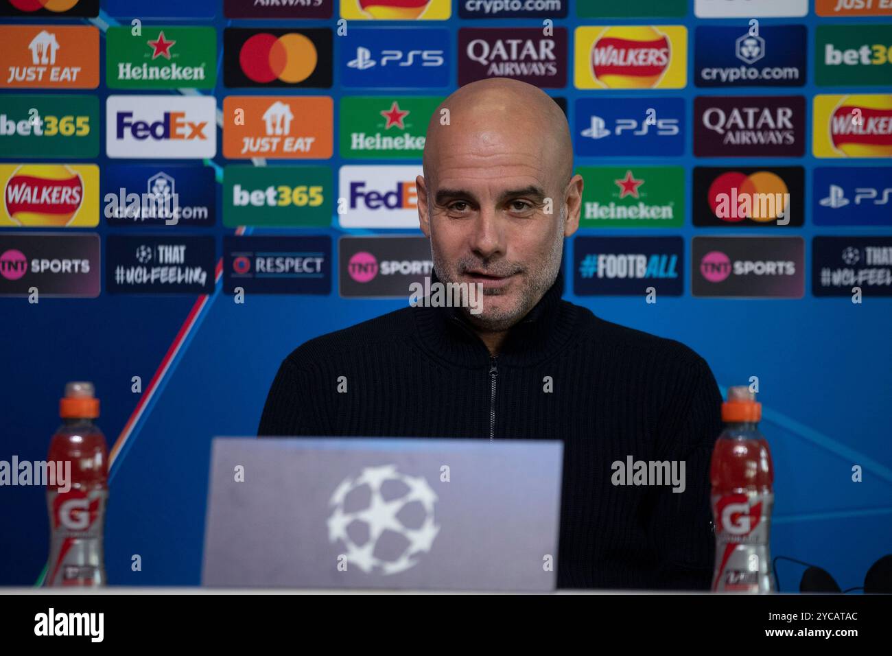 Le manager du Manchester City FC, Pep Guardiola, lors de la conférence de presse de Manchester City avant le match de Ligue des Champions contre le Sparta Prague au stade joie, Manchester, le mardi 22 octobre 2024. (Photo : Mike Morese | mi News) crédit : MI News & Sport /Alamy Live News Banque D'Images