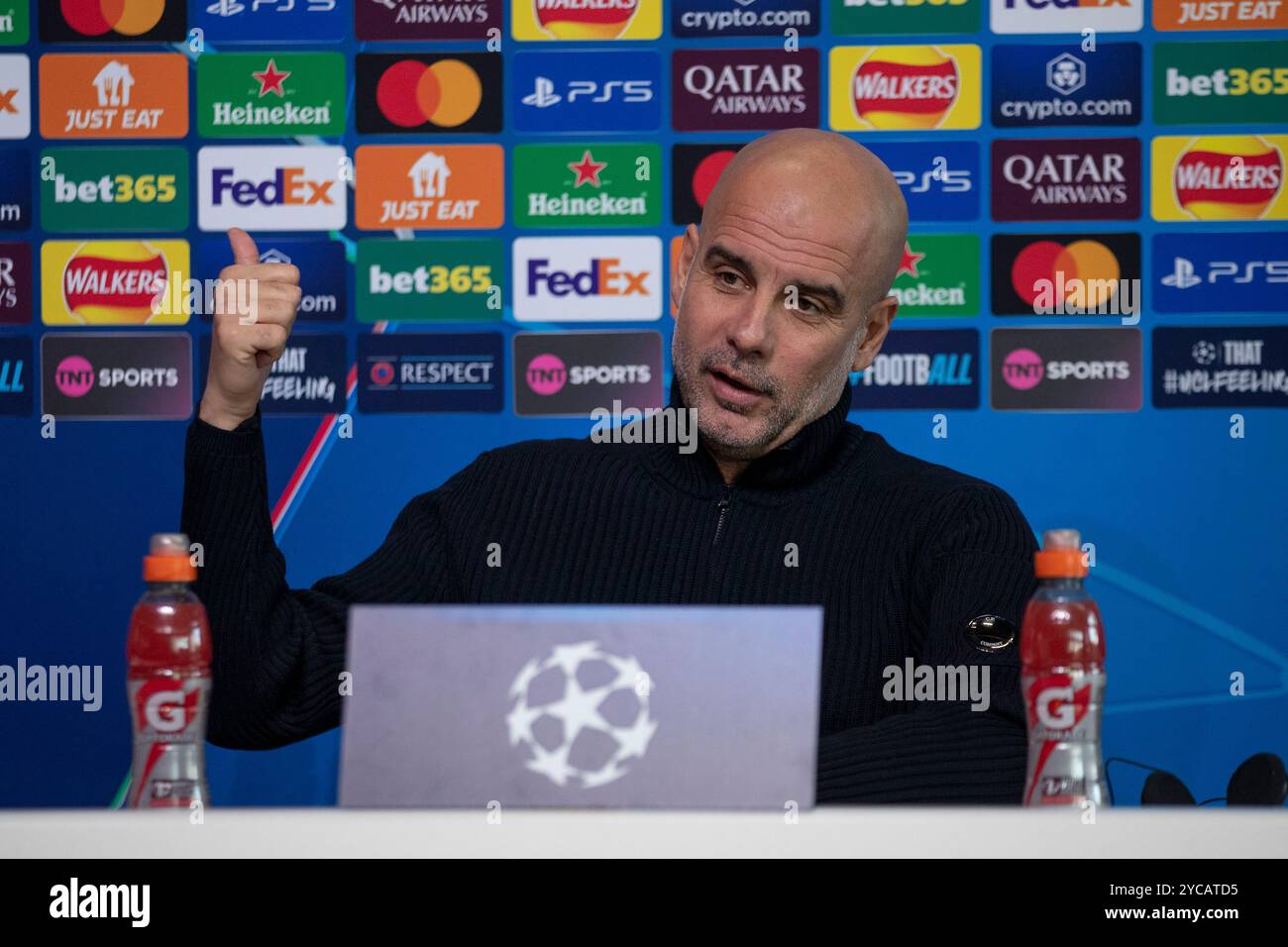 Le manager du Manchester City FC, Pep Guardiola, lors de la conférence de presse de Manchester City avant le match de Ligue des Champions contre le Sparta Prague au stade joie, Manchester, le mardi 22 octobre 2024. (Photo : Mike Morese | mi News) crédit : MI News & Sport /Alamy Live News Banque D'Images