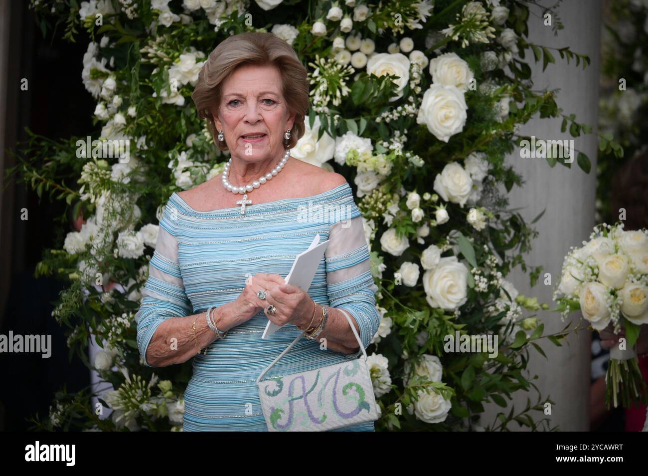 Athènes, Grèce. 28 septembre 2024. L'ancienne reine Anne-Marie de Grèce quitte la cathédrale métropolitaine après le mariage de la princesse Théodora de Grèce avec Matthieu Kumar. Crédit : Dimitris Aspiotis/Alamy Banque D'Images