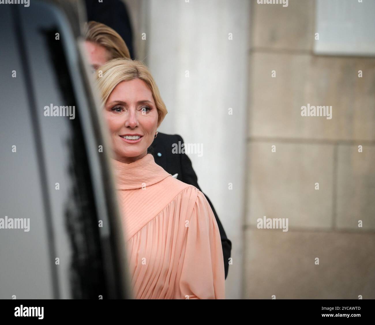 Athènes, Grèce. 28 septembre 2024. La princesse héritière Marie-Chantal de Grèce quitte la cathédrale métropolitaine après le mariage de la princesse Théodora de Grèce avec Matthieu Kumar. Crédit : Dimitris Aspiotis/Alamy Banque D'Images