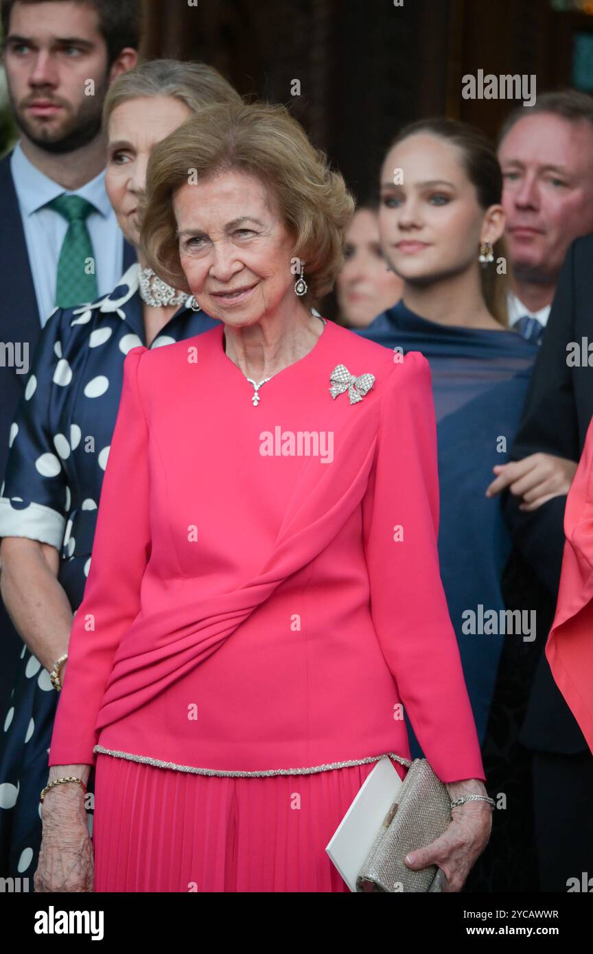 Athènes, Grèce. 28 septembre 2024. La reine Sofia d'Espagne quitte la cathédrale métropolitaine après le mariage de la princesse Théodora de Grèce avec Matthieu Kumar. Crédit : Dimitris Aspiotis/Alamy Banque D'Images