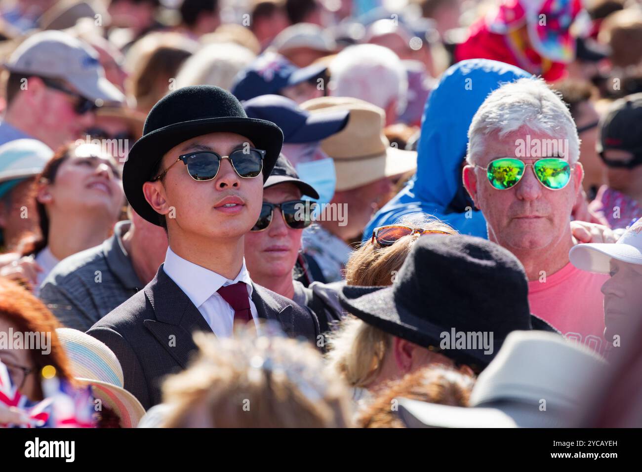 Sydney, Australie. 22 octobre 2024. Le grand public attend l'arrivée de la reine Camilla et du roi Charles III à l'Opéra de Sydney le 22 octobre 2024 à Sydney, Australie crédit : IOIO IMAGES/Alamy Live News Banque D'Images