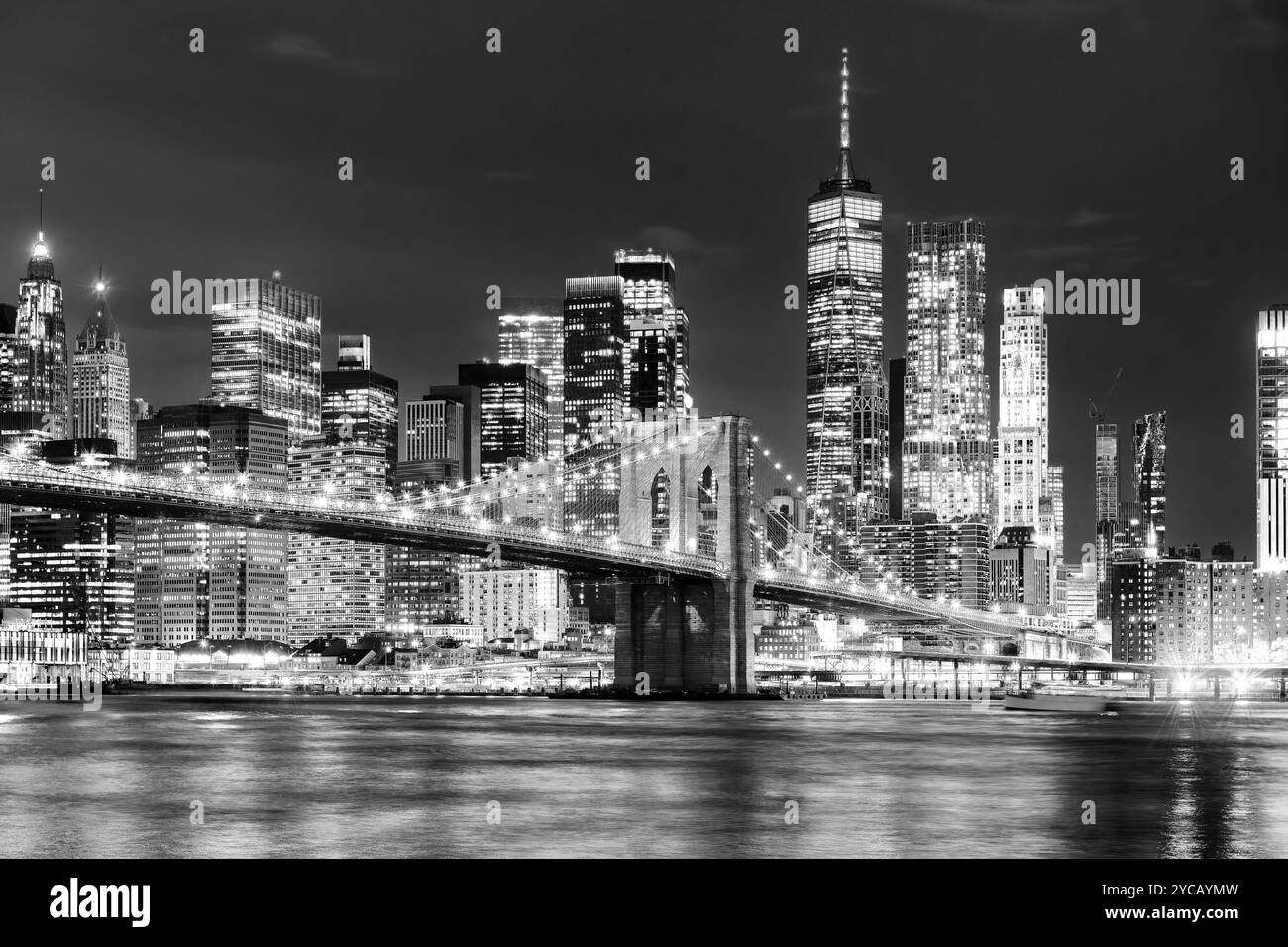 Horizon de New York la nuit, Manhattan éclairé la nuit avec Brooklyn Bridge, NY, USA. Banque D'Images