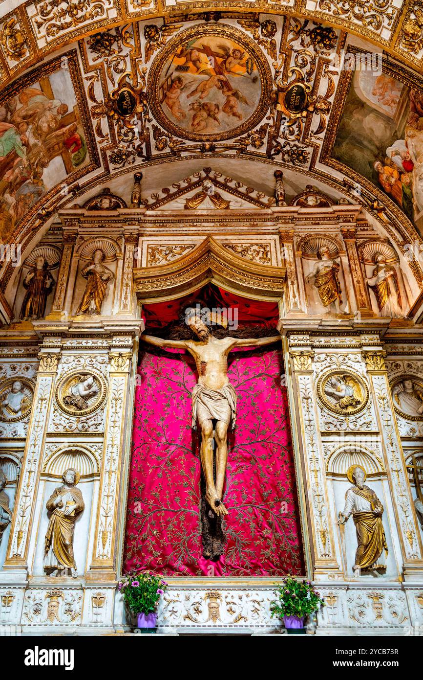 Crucifix de Santa Maria della Pace, une église historique située à Rome, en Italie. Banque D'Images