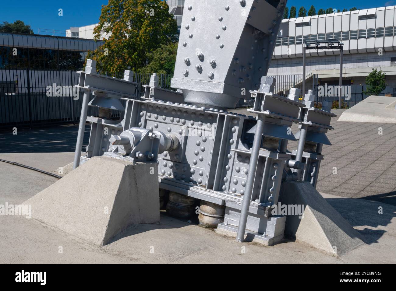 Tour de radio de Berlin, ancrage dans le sol, Westend, ICC, Messedamm, parc des expositions, Berlin, Allemagne, Berliner Funkturm , Verankerung im Boden, M Banque D'Images Tour de radio de Berlin, ancrage dans le sol, Westend, ICC, Messedamm, parc des expositions, Berlin, Allemagne, Berliner Funkturm , Verankerung im Boden, M Banque D'Images