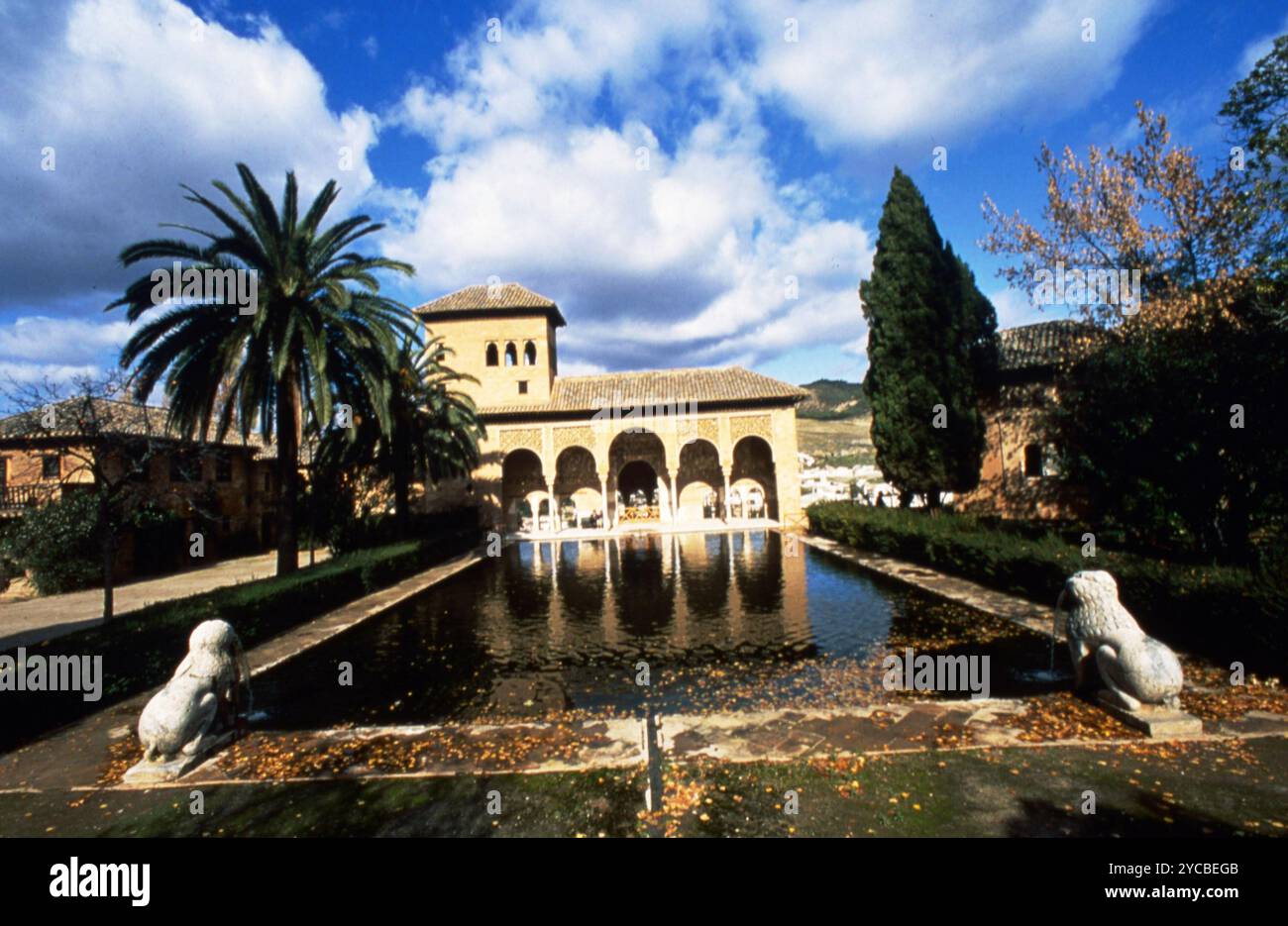 Marzo 1992 Archivio Storico Olycom/LaPresse Isabella i di Castiglia, detta Isabella la Cattolica (Madrigal de las Altas Torres, 22 aprile 1451 - Medina del Campo, 26 novembre 1504), è stata regina di Castiglia e León dal 1474 al 1504, regina consorte di Aragona, Sicilia, Valencia, Sardegna, Maiorca e titolare di Corsica, contessa consort di Barcellona e delle contee catalane al 1479 1504. Isabella I di Castiglia e suo marito Ferdinando II di Aragona unirono le corone della Spagna in unione dinastica, passando alla storia come i primi re di Spagna. Nella Foto : Isabella la Cattolica, Grenad Banque D'Images