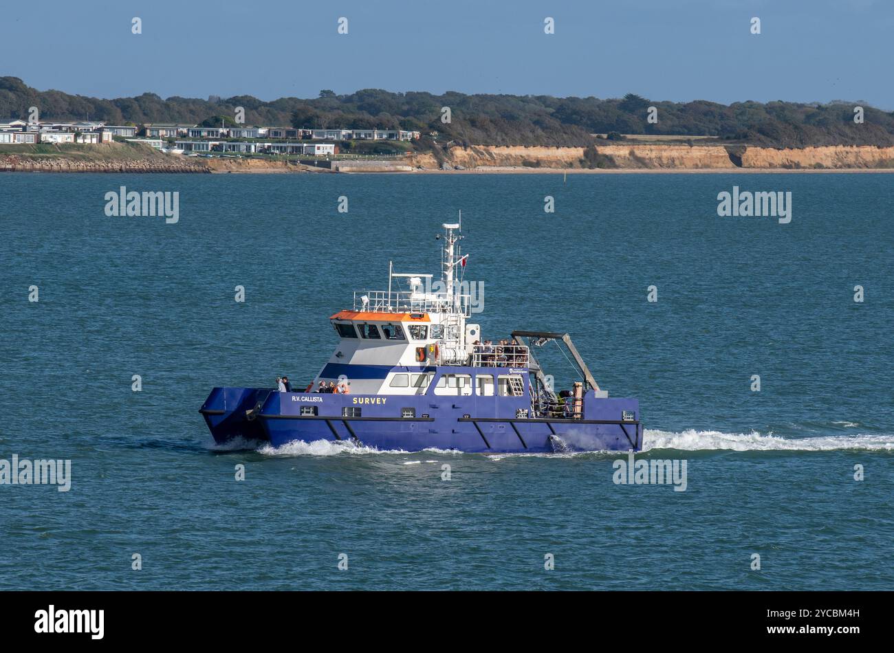 Navire de levé R V Callista en route vers l'eau de Southampton dans les docks solent, Southampton, Royaume-Uni Banque D'Images