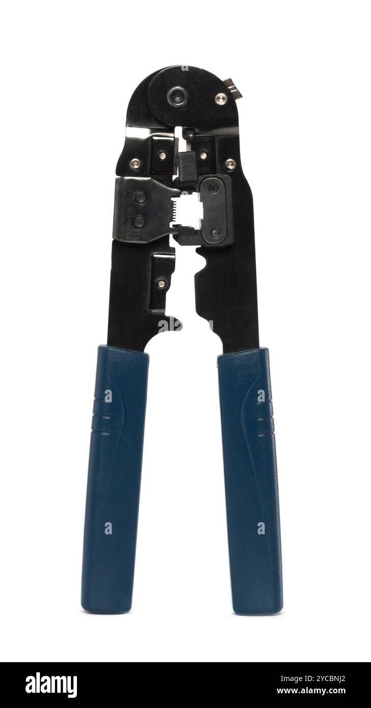 Pince à sertir modulaire pour fiche mâle RJ-45, fond blanc, pince à sertir, outil de torsadage pour sertir le câble LAN RJ45. isolé sur blanc. Banque D'Images