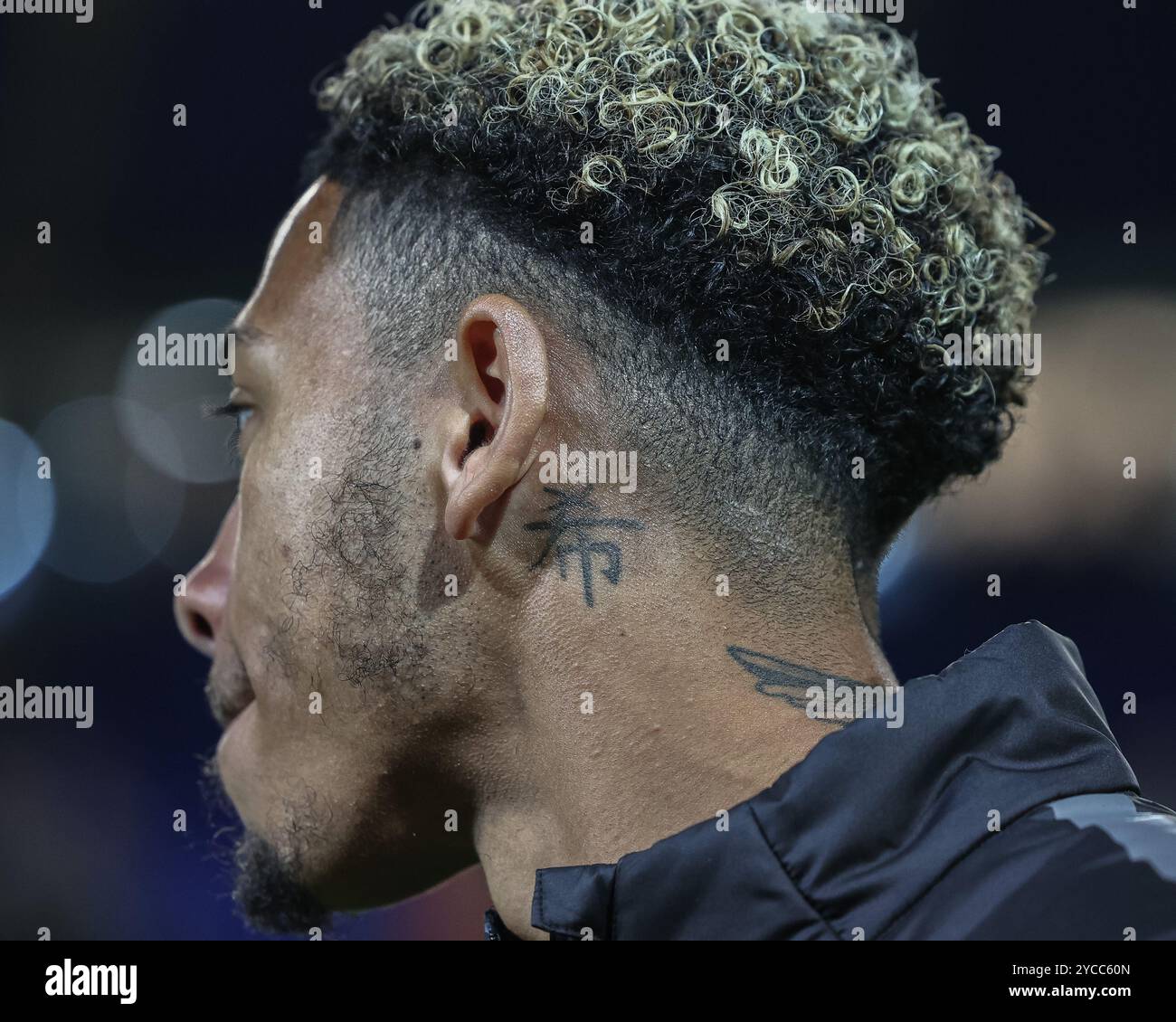 Peterborough, Royaume-Uni. 22 octobre 2024. Le tatouage au cou de Jordan Lawrence-Gabriel de Blackpool lors du match de Sky Bet League 1 Peterborough United vs Blackpool au Weston Homes Stadium, Peterborough, Royaume-Uni, le 22 octobre 2024 (photo Mark Cosgrove/News images) à Peterborough, Royaume-Uni le 22/10/2024. (Photo de Mark Cosgrove/News images/SIPA USA) crédit : SIPA USA/Alamy Live News Banque D'Images