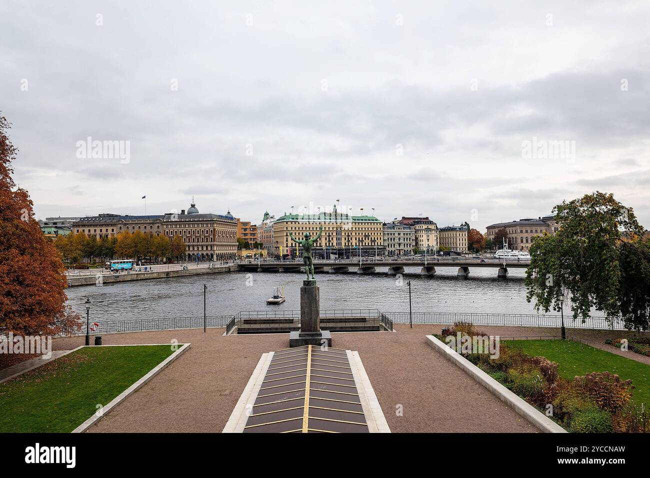 20.10.2024, xovx, Reise, Stockholm Schweden Blick vom schwedischen Parlamentsgebäude das Grand Hotel von Stockholm Stockholm Stockholm Stockholms län Schweden SWE *** 20 10 2024, xovx, Travel, Stockholm Suède vue depuis le bâtiment du Parlement suédois The Grand Hotel of Stockholm Stockholm Stockholm Stockholms län Sweden SWE Banque D'Images