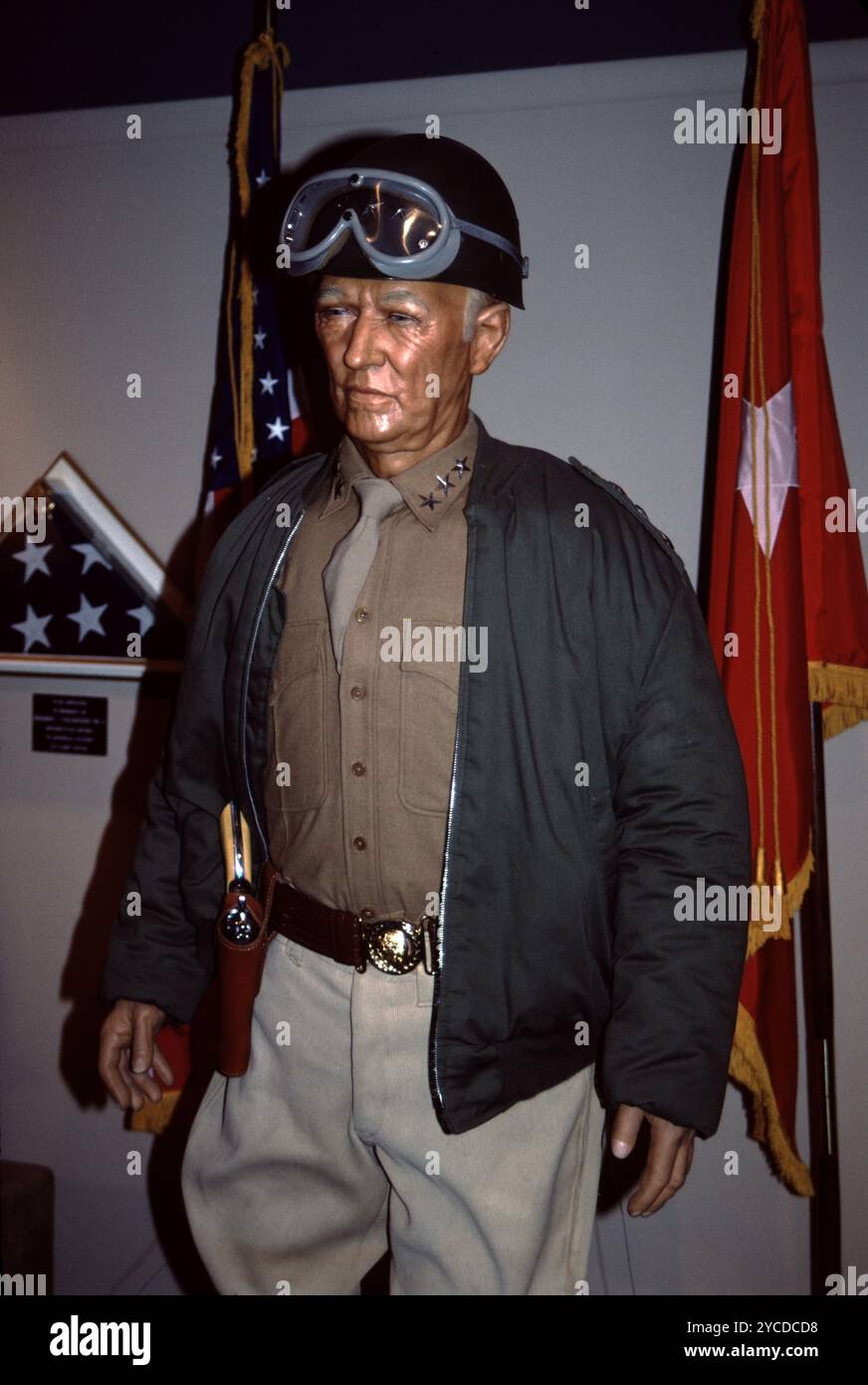 Chiriaco Summit, CA. États-Unis. Mai 1991. Le General George S. Patton Memorial Museum, 11 novembre 1988, au sommet de Chiriaco, Californie, est un musée érigé en hommage au général George S. Patton sur le site de l'entrée du Camp Young, qui fait partie du Desert Training Center de la seconde Guerre mondiale. les expositions comprennent une grande collection de chars utilisés pendant la seconde Guerre mondiale et la guerre de Corée, ainsi que des souvenirs de la vie et de la carrière de Patton - en particulier en ce qui concerne son service au Desert Training Center - et de soldats qui y ont été entraînés. Banque D'Images