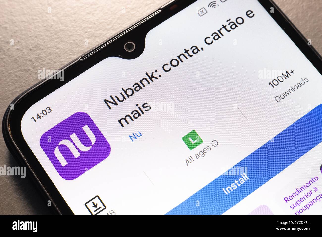 22 octobre 2024, Brésil. Dans cette illustration photo, le logo de l'application Nubank est affiché sur l'écran d'un smartphone Banque D'Images