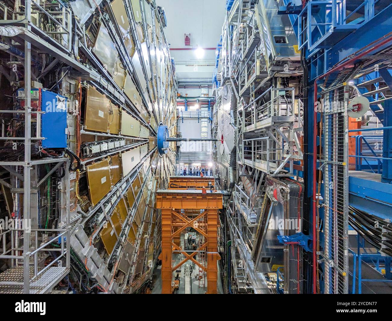 Le détecteur Underground ATLAS (Un appareil Toroidal LHC) du CERN ...