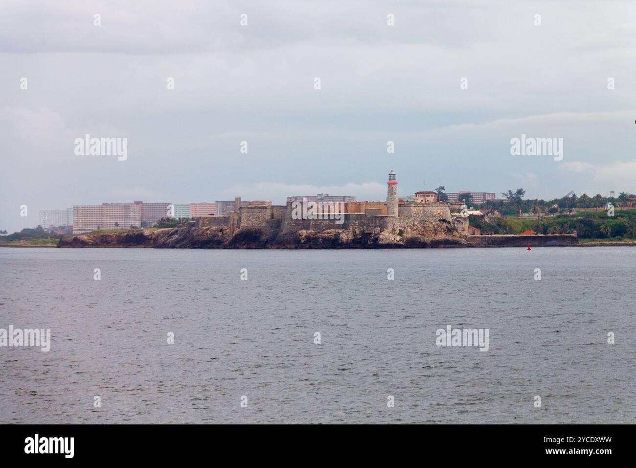 Le Château des trois Rois de Morro avec son phare à Bahia de la Habana Bay, la Havane, Cuba Banque D'Images