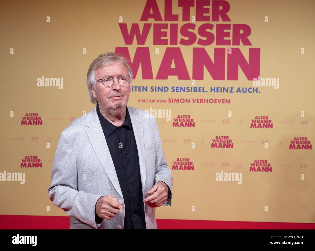 Munich, Allemagne. 22 octobre 2024. Le présentateur Werner Schulze-Erdel sur le tapis rouge lors de la première mondiale du film 'Old White Man'. Crédit : Peter Kneffel/dpa/Alamy Live News Banque D'Images