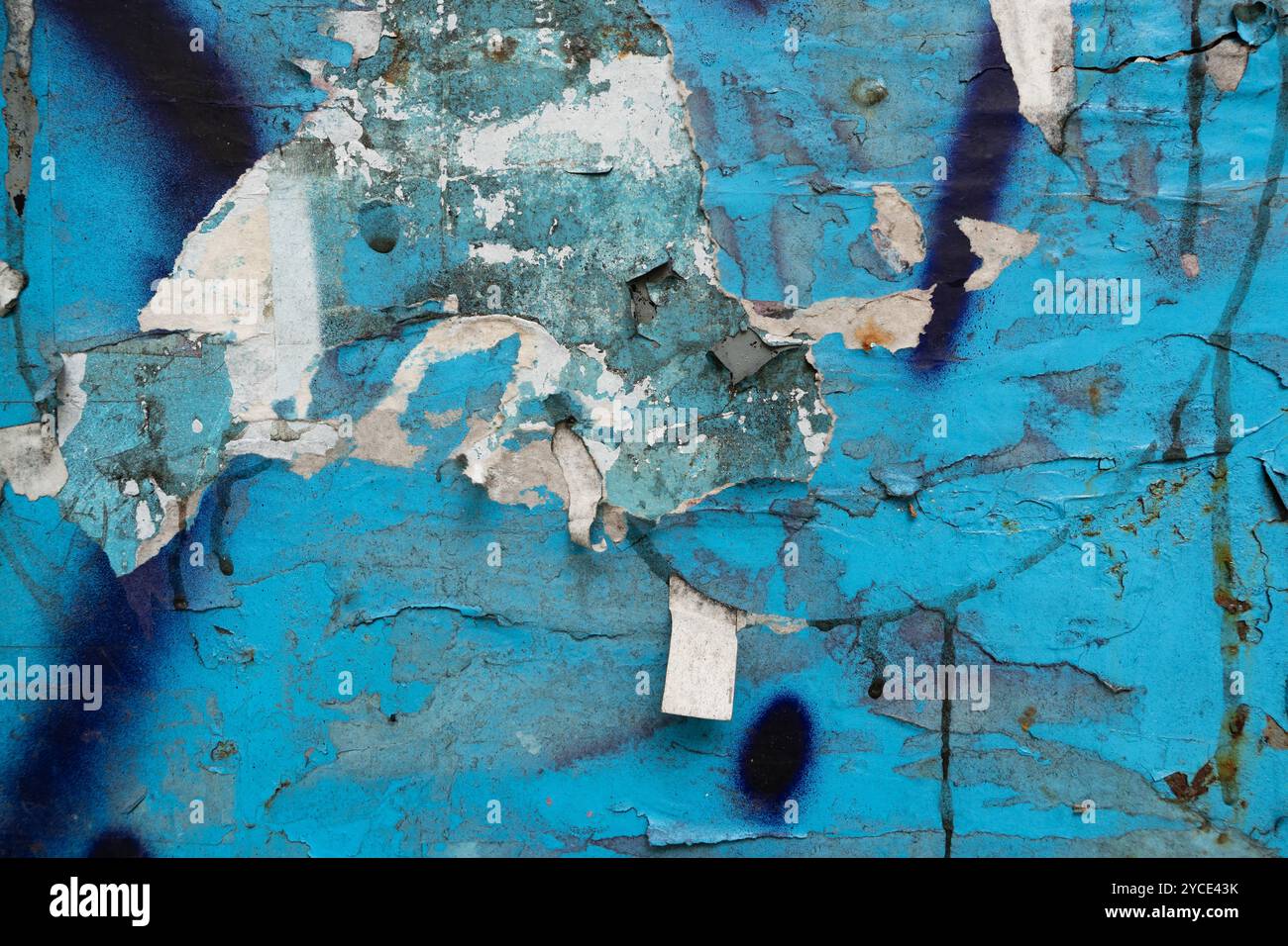 Grunge mur bleu sale avec fond de texture de peinture pelée Banque D'Images