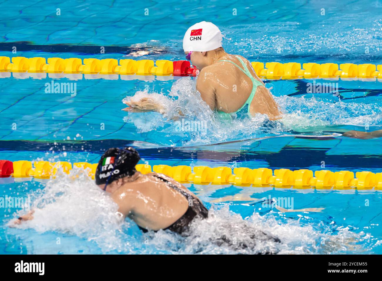 La nageuse chinoise Tang Qianting remporte la médaille d'or à la finale féminine du 50 m brasse de la Coupe du monde de natation 2024 à Shanghai, en Chine. 20 octobre 2024. (Photo par Imaginechina/Sipa USA) crédit : Sipa US/Alamy Live News Banque D'Images