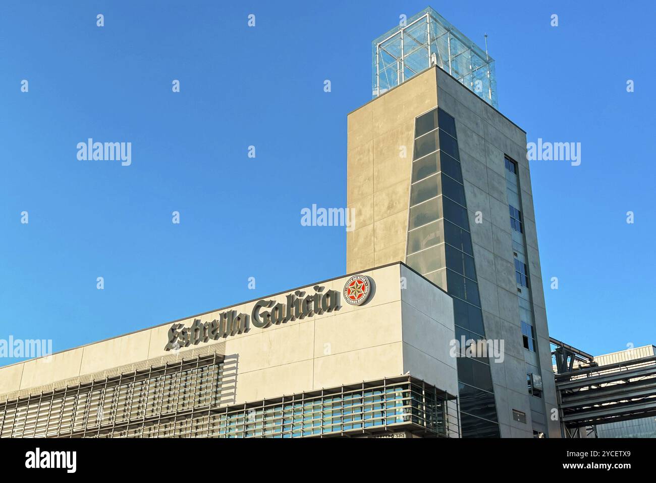 La Corona, Espagne, 10 février 2023 : installations de la fabrique de bière galicienne 'Estrella Galicia' à Coruna, Galice, Espagne., Europe Banque D'Images
