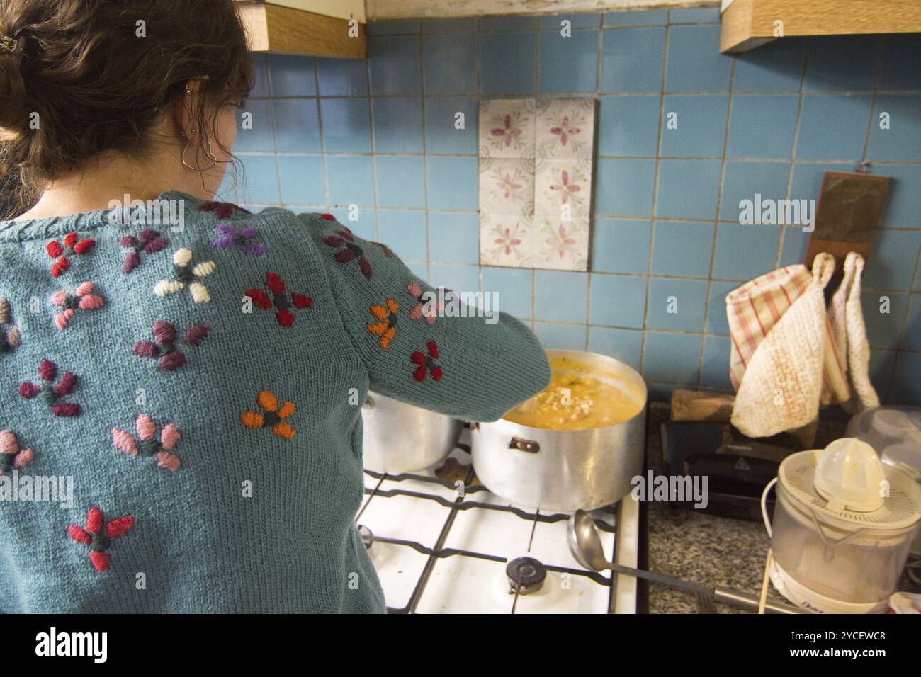 Cuisson du ragoût Andean Locro Banque D'Images