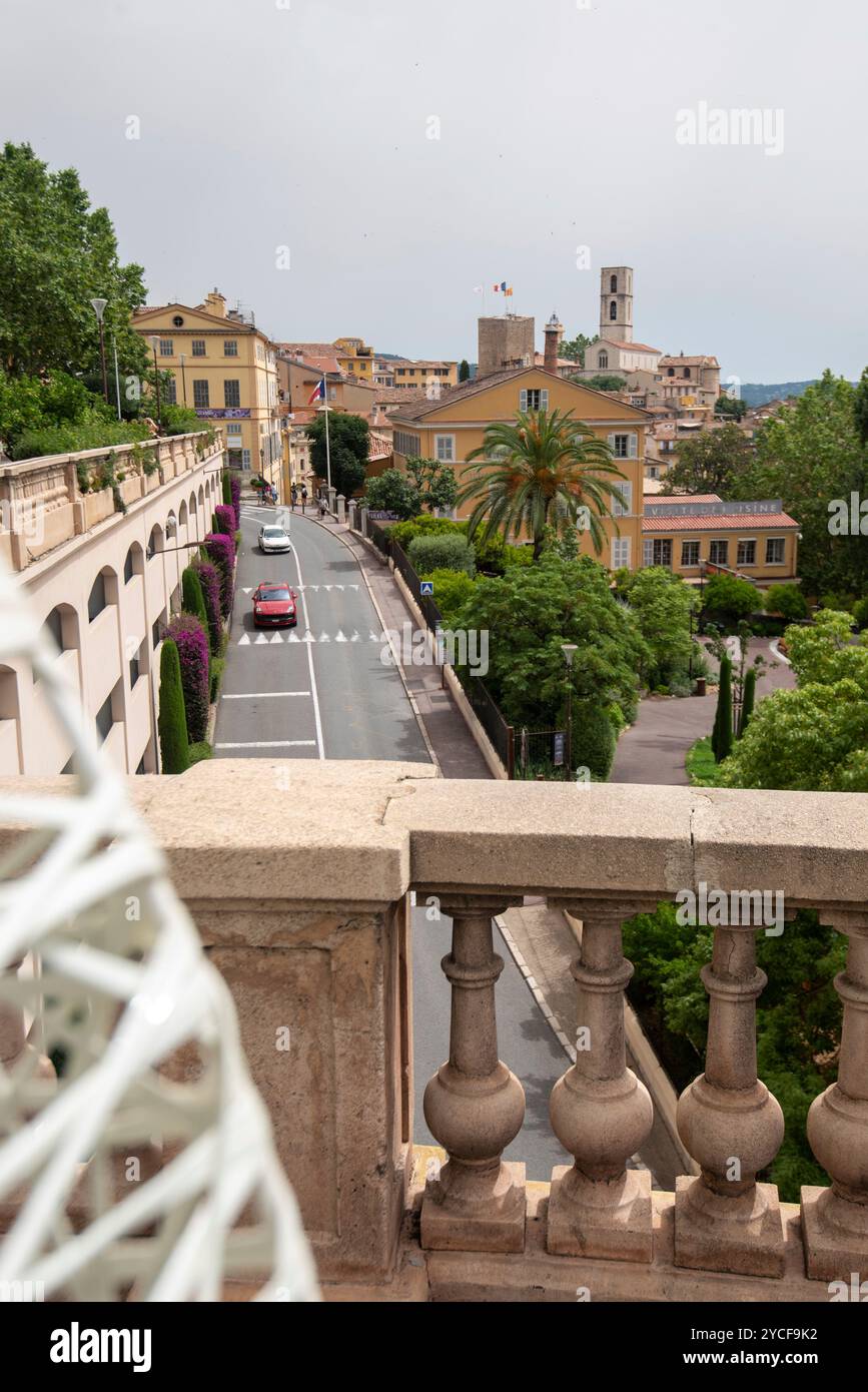 Vue sur la vieille ville, ville de parfums de Grasse, Provence-Alpes-Côte d'Azur, France Banque D'Images