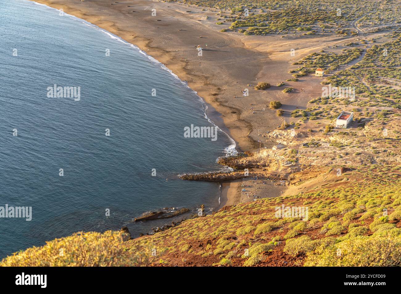 Vue de la montagne Montana Roja à la plage Playa la Tejita près de El Medano, Granadilla de Abona, île de Tenerife, îles Canaries, Espagne, Europe Banque D'Images