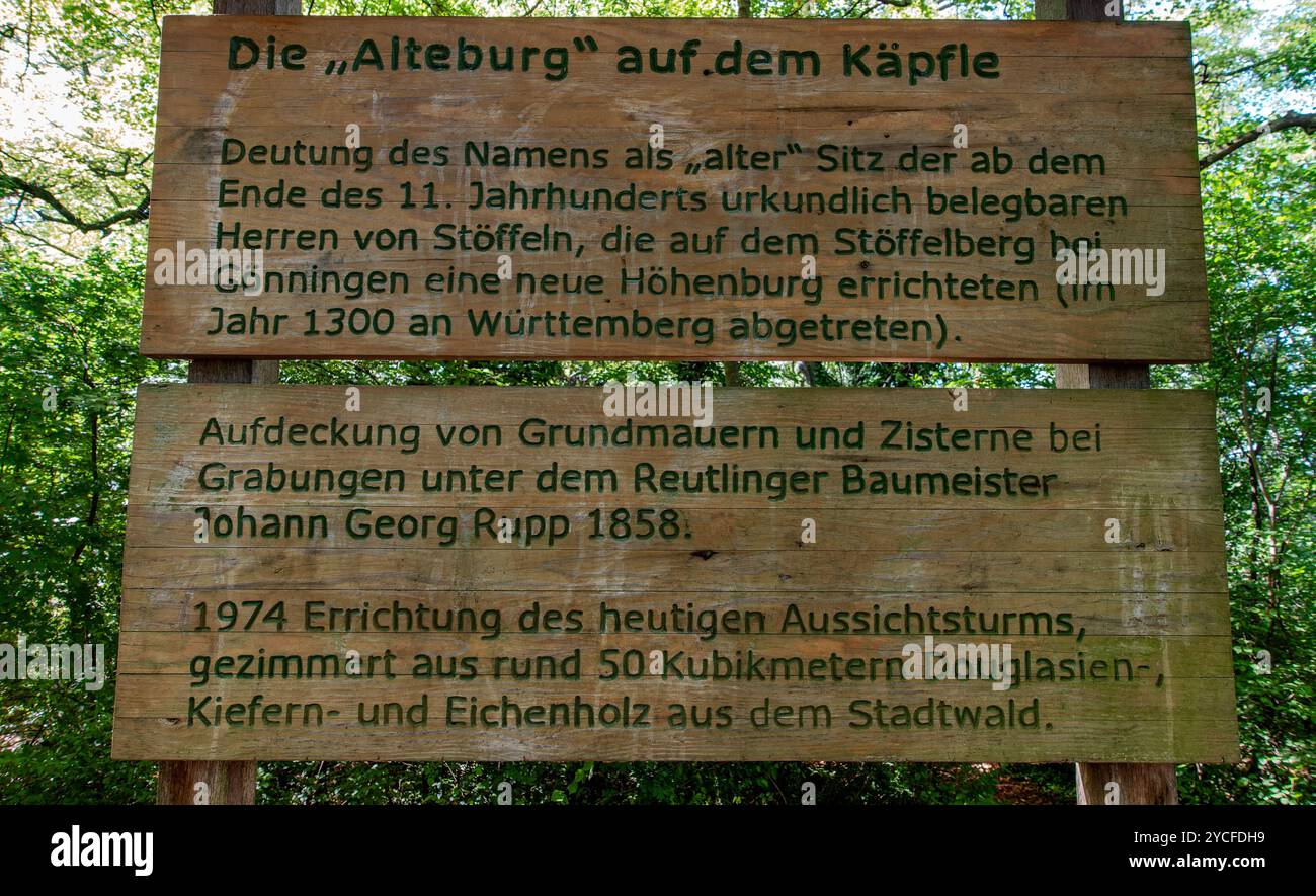 Allemagne, Bade-Württemberg, Reutlingen - Bronnweiler, jusqu'en 1073 il y avait un château (Alteburg) sur la Käpfle de 594 m de haut, depuis 1974 il y a une tour d'observation en bois de douze mètres de haut sur la Käpfle Banque D'Images