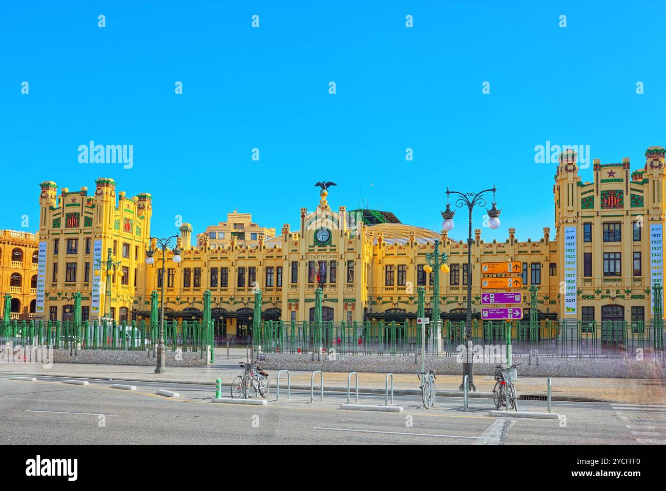 Valence, Espagne - Juin 13, 2017 : Gare du Nord (Estacio del Nord). Valence est la capitale de la communauté autonome de Valence et la t Banque D'Images