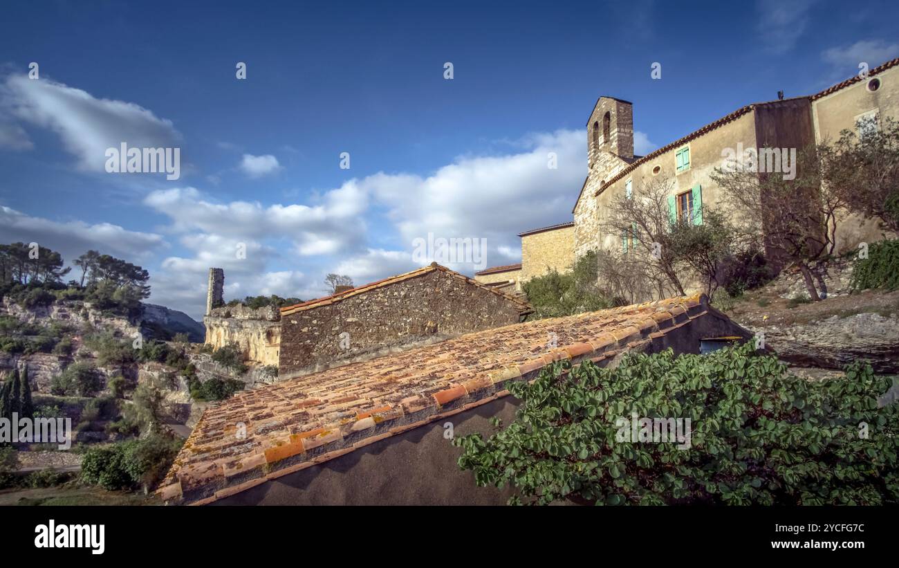 Les vestiges de la tour de l'ancien château ont été construits au XIII siècle. Le village médiéval a été construit sur un rocher et est considéré comme le dernier refuge des Cathares. Les plus beaux villages de France (les plus beaux villages de France) Banque D'Images