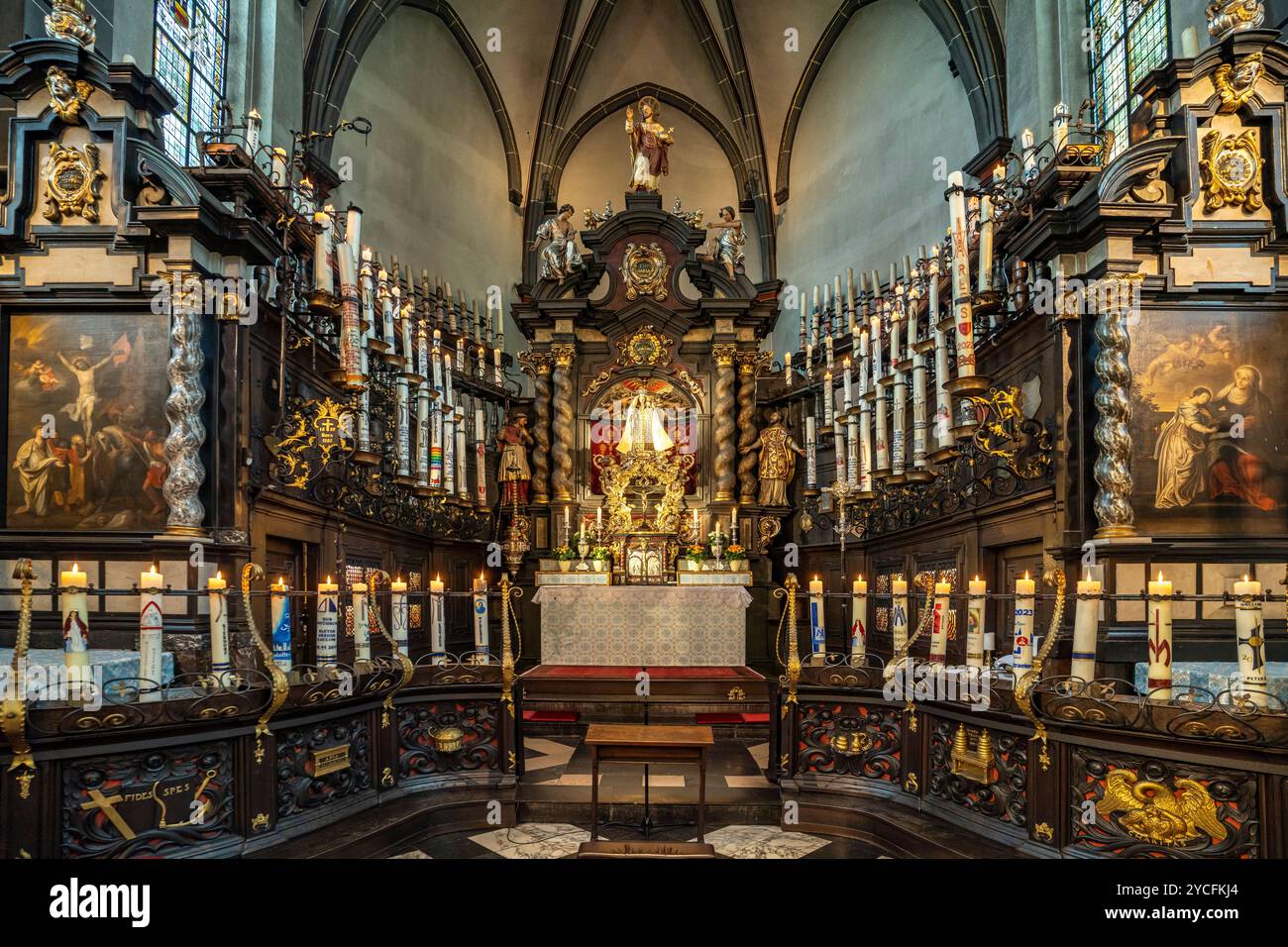Bougies allumées sur l'autel de l'église de pèlerinage Chapelle des bougies à Kevelaer, Bas-Rhin, Rhénanie du Nord-Westphalie, Allemagne, Europe Banque D'Images