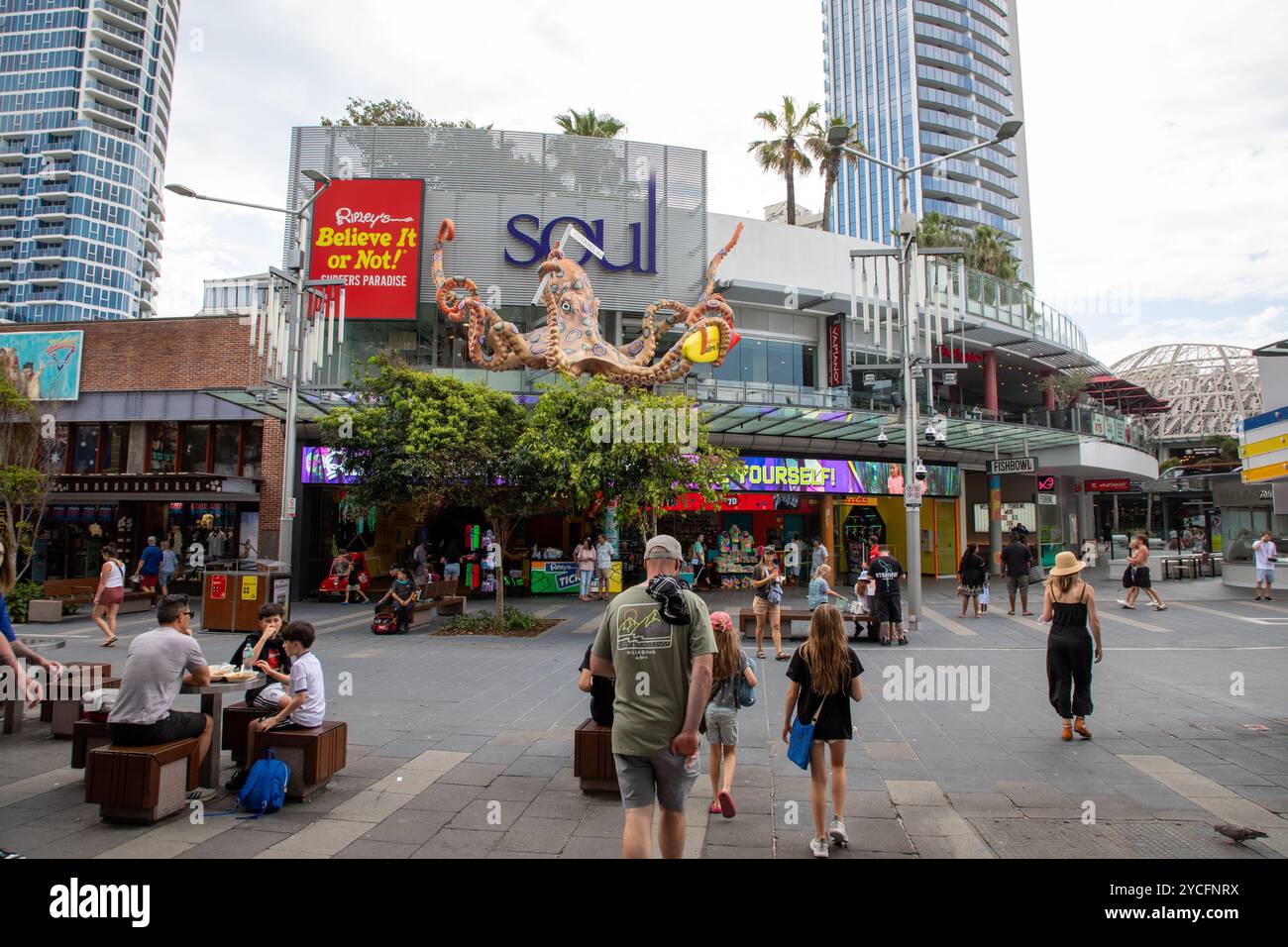 Gold Coast, Queensland, Australie. 8 octobre 2024. Big Octopus, Cavill Avenue, Surfers Paradise. Crédit : Richard Milnes/Alamy Banque D'Images