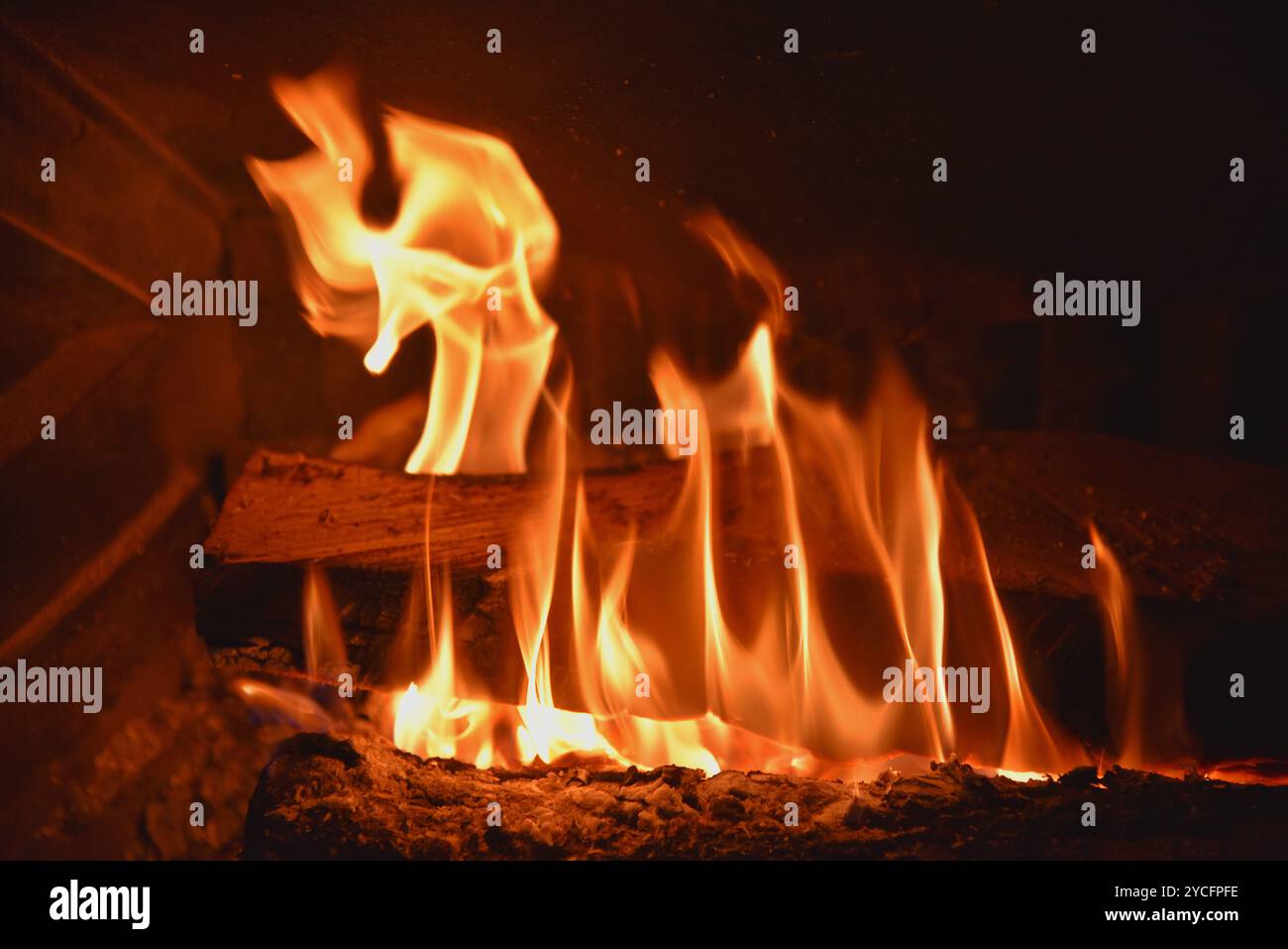 Feu, feu ouvert, feu de bois, braises Banque D'Images
