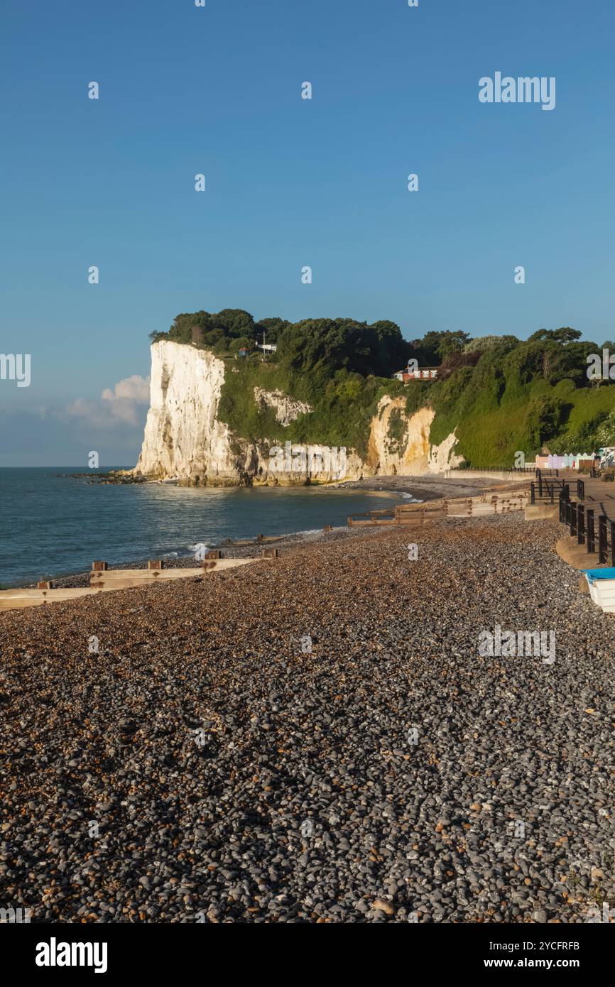 Angleterre, Kent, Deal, St Margaret's Bay, Beach et White Cliiffs Banque D'Images