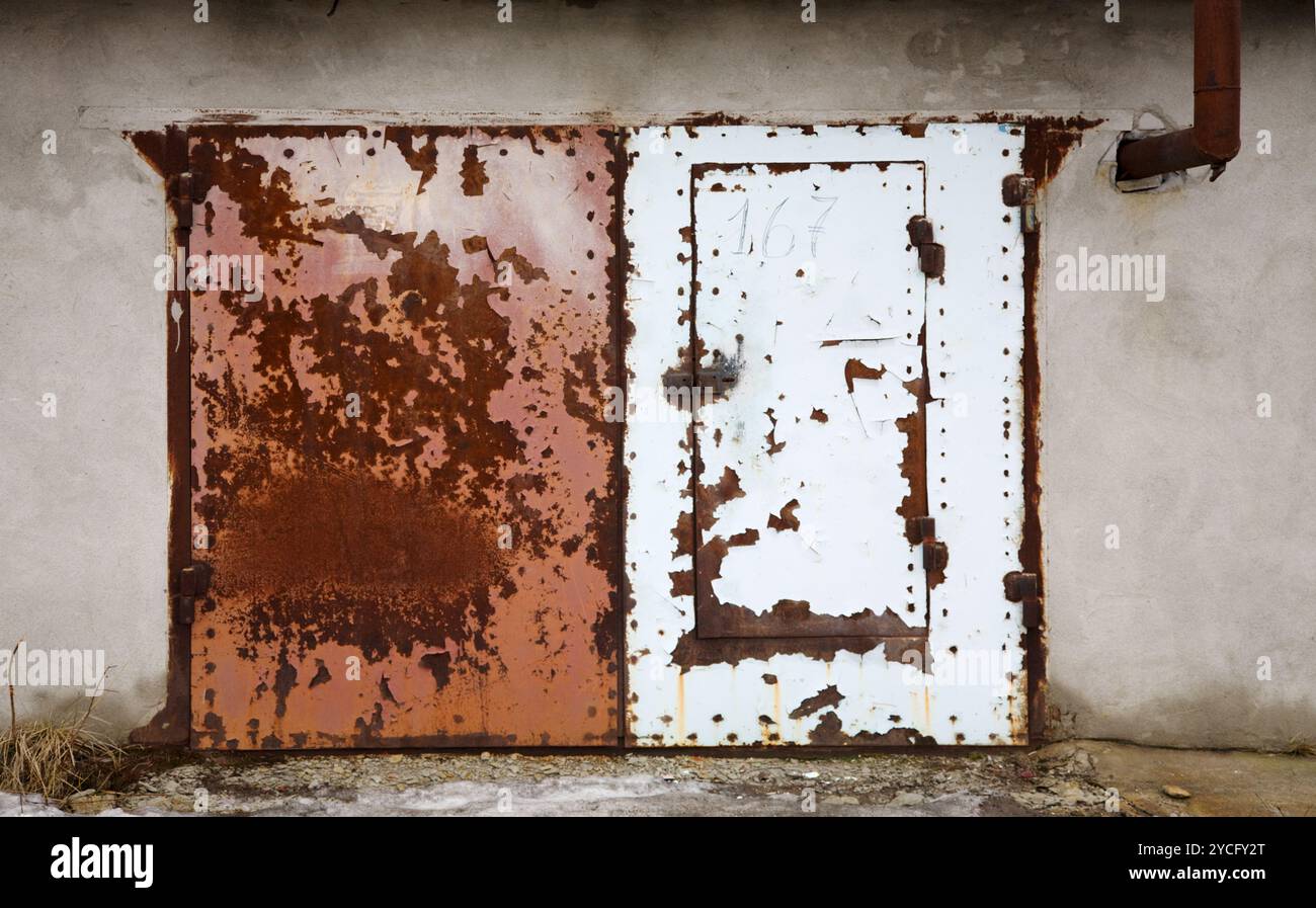Ancienne porte d'un garage Banque D'Images