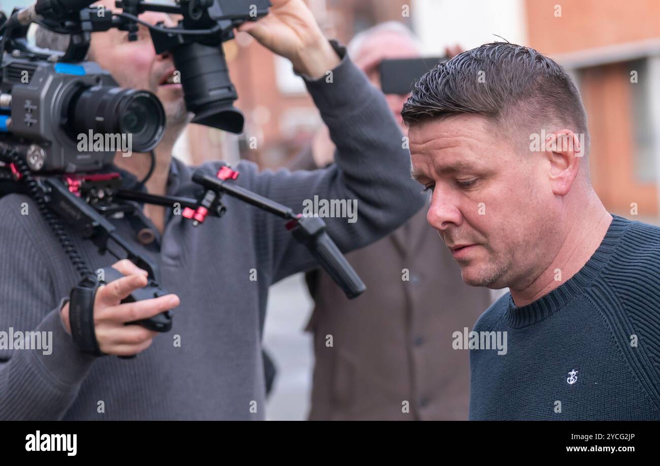 Peter Spooner, le père de Brianna Ghey, âgée de 16 ans, arrive au tribunal du coroner à Warrington pour l'enquête sur sa fille. Date de la photo : mercredi 23 octobre 2024. Banque D'Images