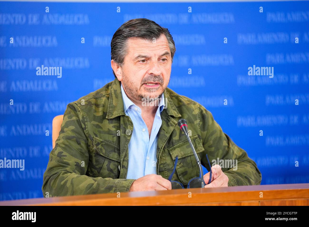 The spokesman of the Popular Parliamentary Group, Toni Martín, during the round of press conferences of spokesmen of the parliamentary groups in the Parliament of Andalusia, on October 23, 2024 in Seville (Andalusia, Spain). The spokespersons of the parliamentary groups meet in the press room to attend the media on a regular basis. OCTOBER 23;2024 Joaquin Corchero / Europa Press 10/23/2024 (Europa Press via AP) Banque D'Images