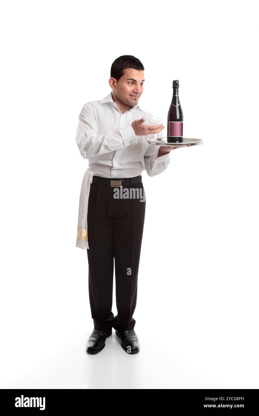 Waiter une bouteille d'alcool Banque D'Images