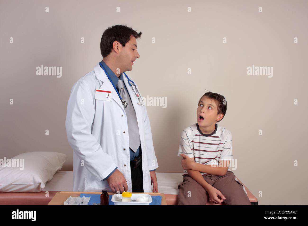 Dorctor parle avec le patient Banque D'Images