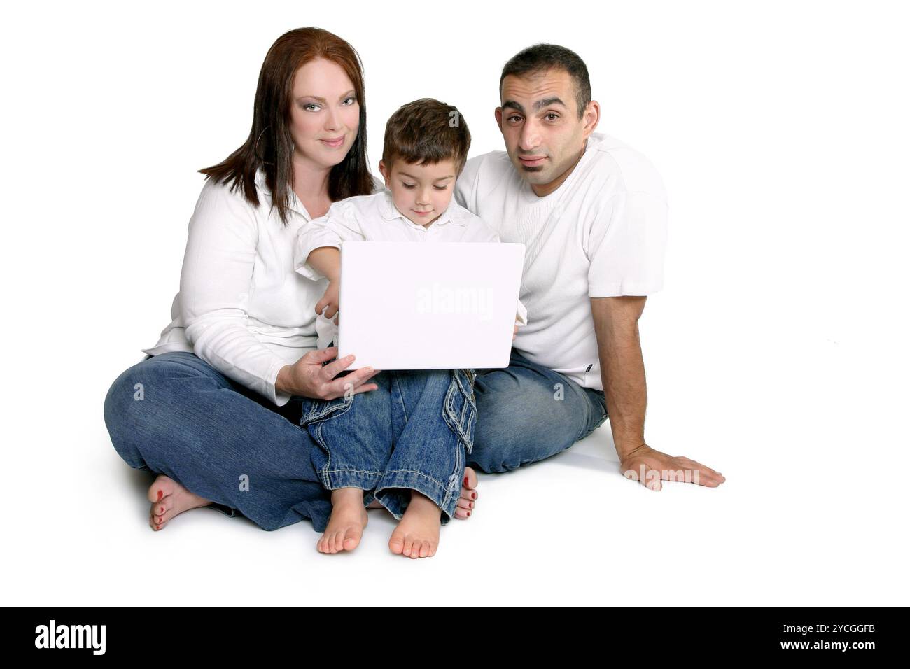 Famille avec enfant sur ordinateur Banque D'Images